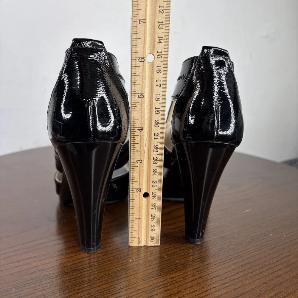 Michael Kors Berkley Women's 7.5M Black Leather  T Strap Heels Strappy Sandal
